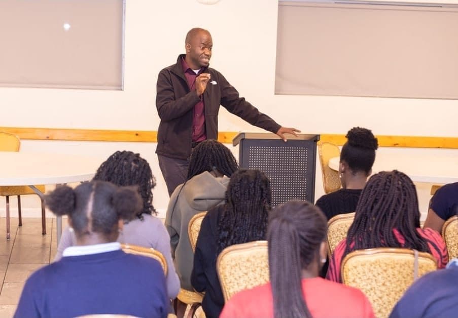 A WLIF mentor leading a session